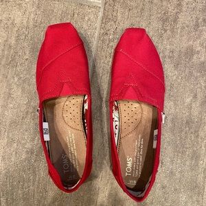 NWOT- TOMS red slip-on flats- Size 6